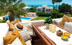 Beach Villa With Ocean View And Rooftop Cinema